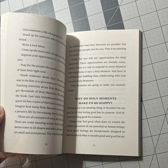 Holy Moments Book by Matthew Kelly - Picture 5 of 5